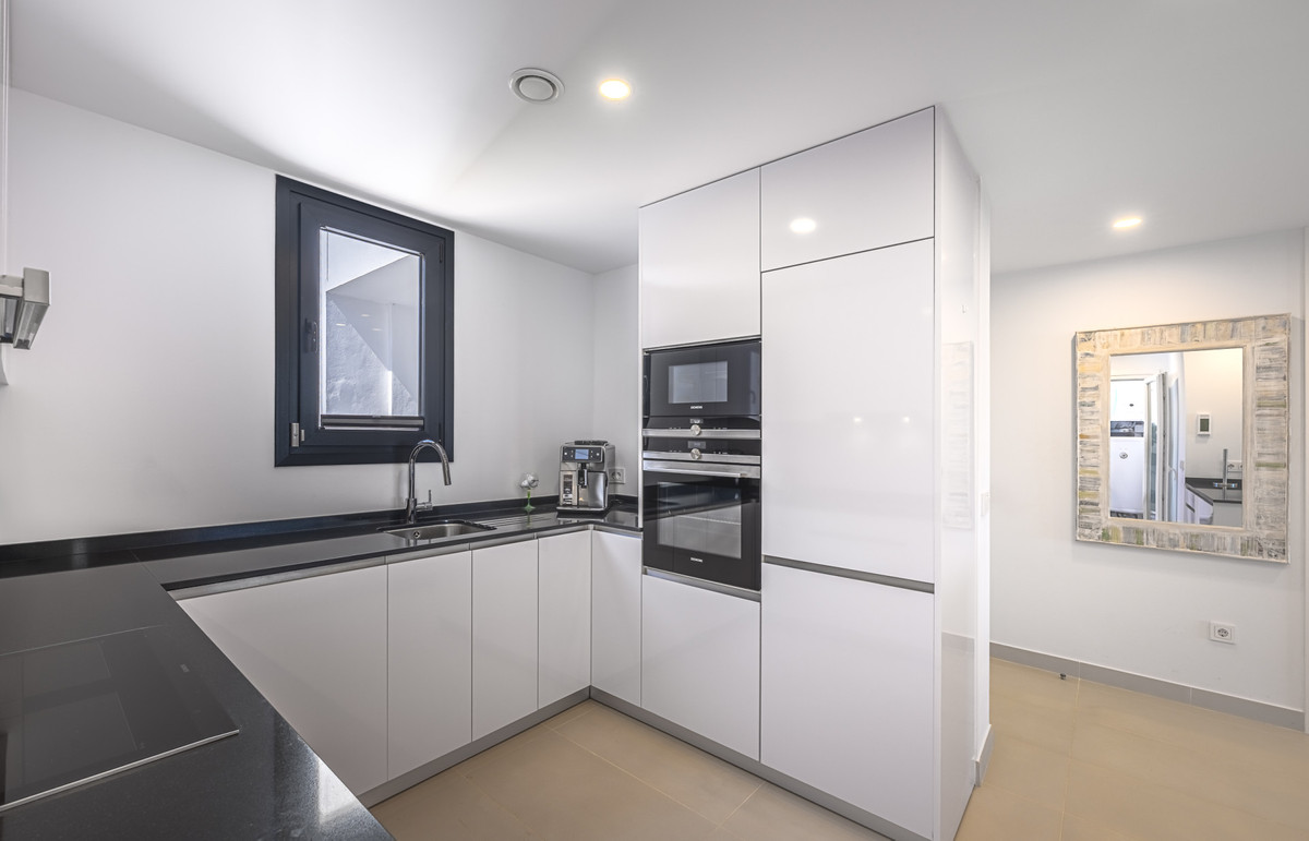 3 Bed Apartment for sale in Estepona Costa Del Sol, Málaga, Spain