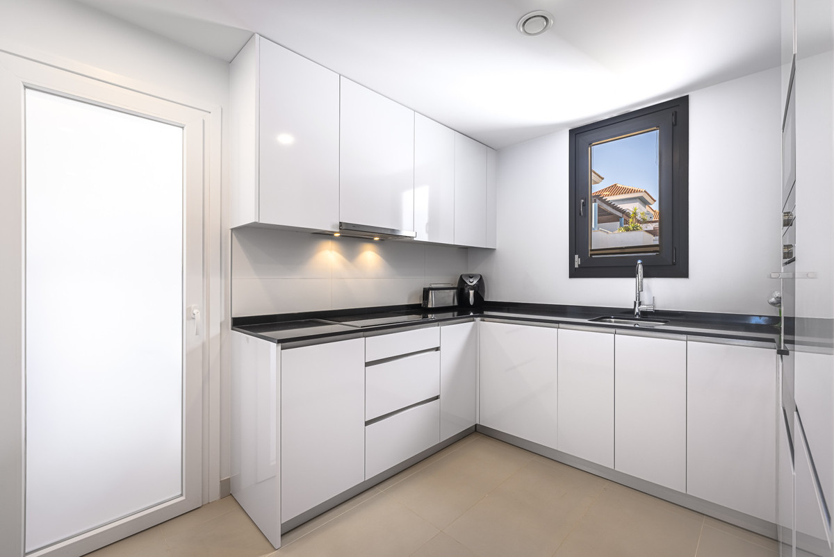 3 Bed Apartment for sale in Estepona Costa Del Sol, Málaga, Spain