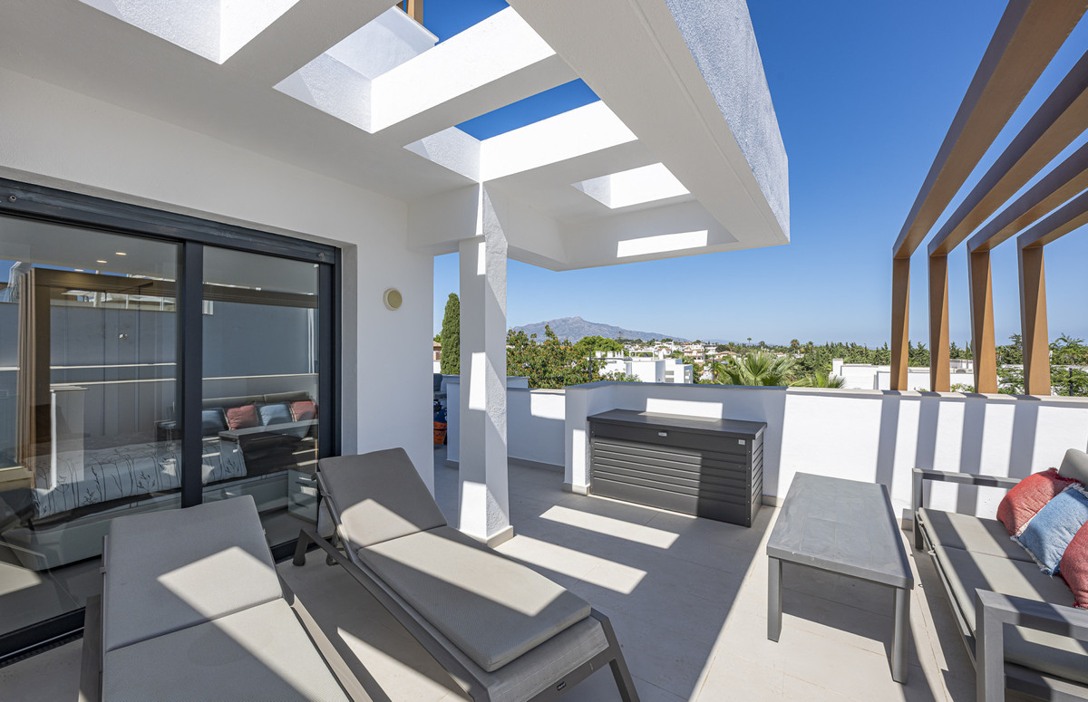 3 Bed Apartment for sale in Estepona Costa Del Sol, Málaga, Spain