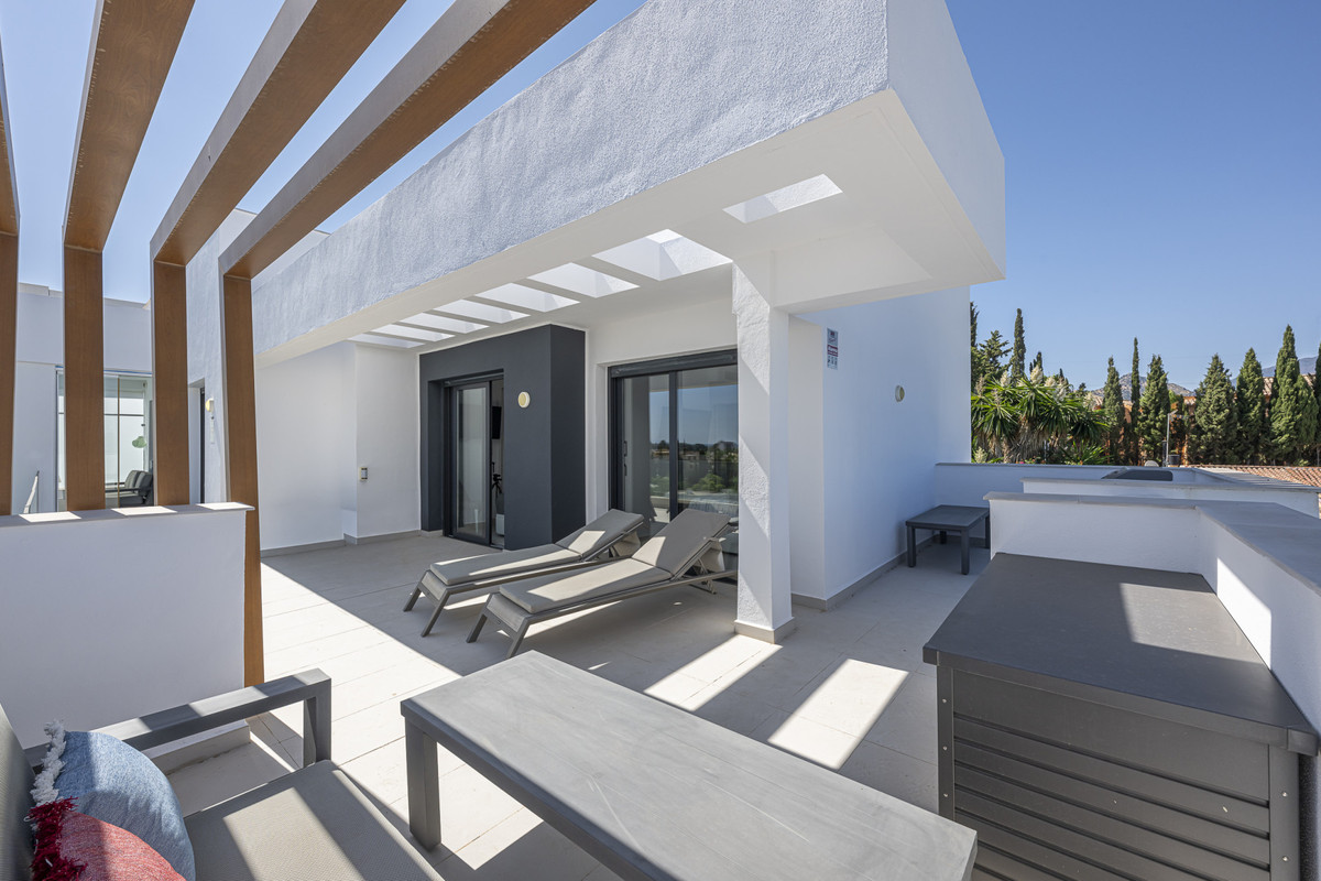 3 Bed Apartment for sale in Estepona Costa Del Sol, Málaga, Spain