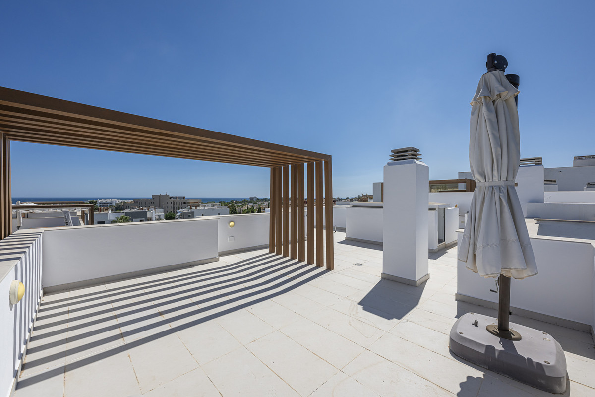 3 Bed Apartment for sale in Estepona Costa Del Sol, Málaga, Spain