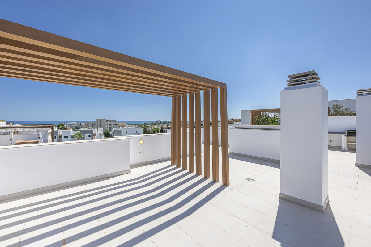 3 Bed Apartment for sale in Estepona Costa Del Sol, Málaga, Spain