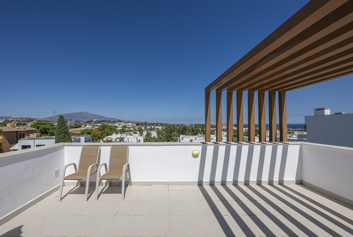 3 Bed Apartment for sale in Estepona Costa Del Sol, Málaga, Spain