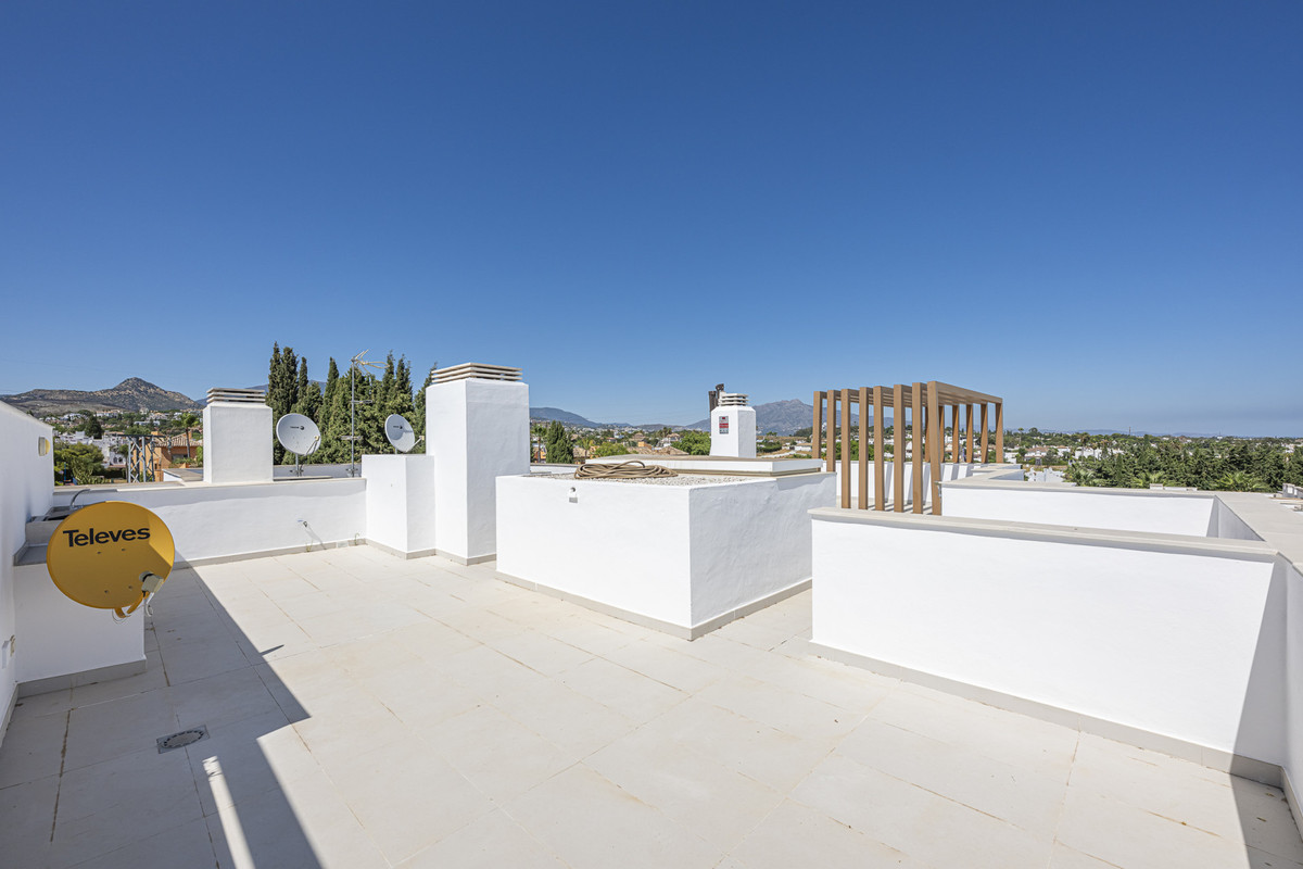 3 Bed Apartment for sale in Estepona Costa Del Sol, Málaga, Spain