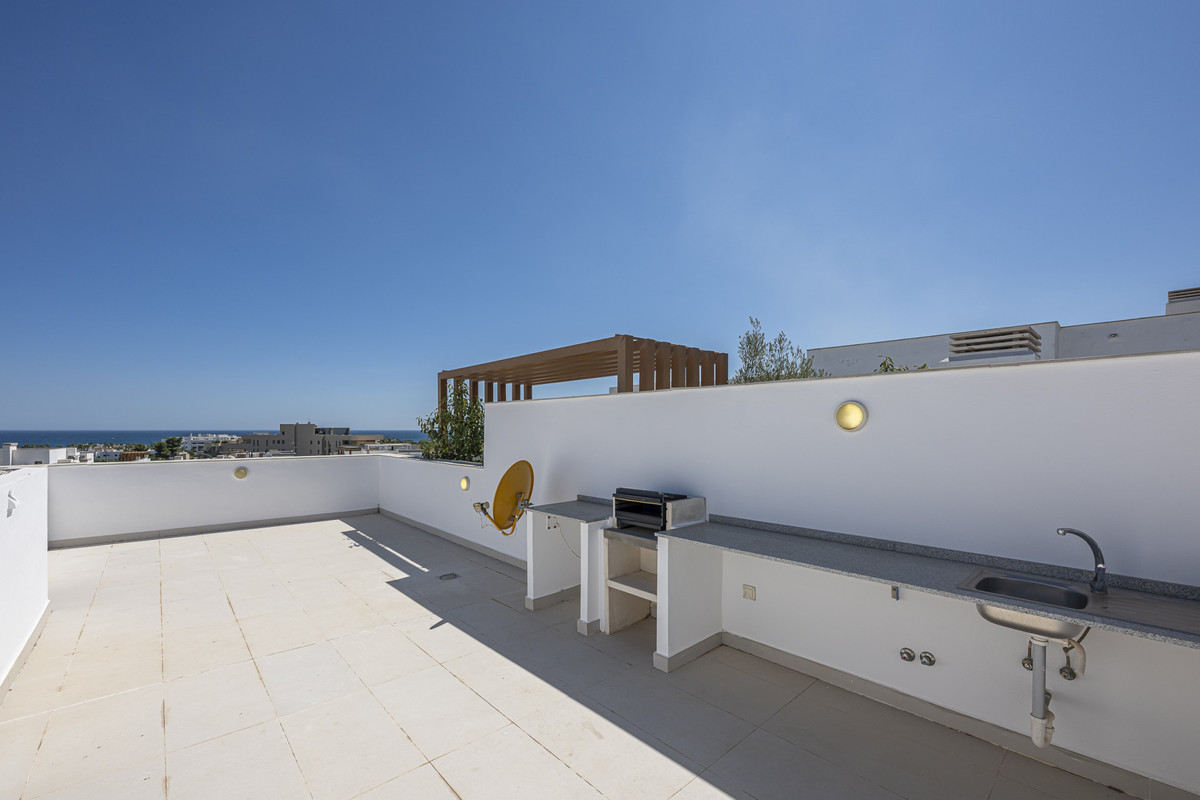 3 Bed Apartment for sale in Estepona Costa Del Sol, Málaga, Spain