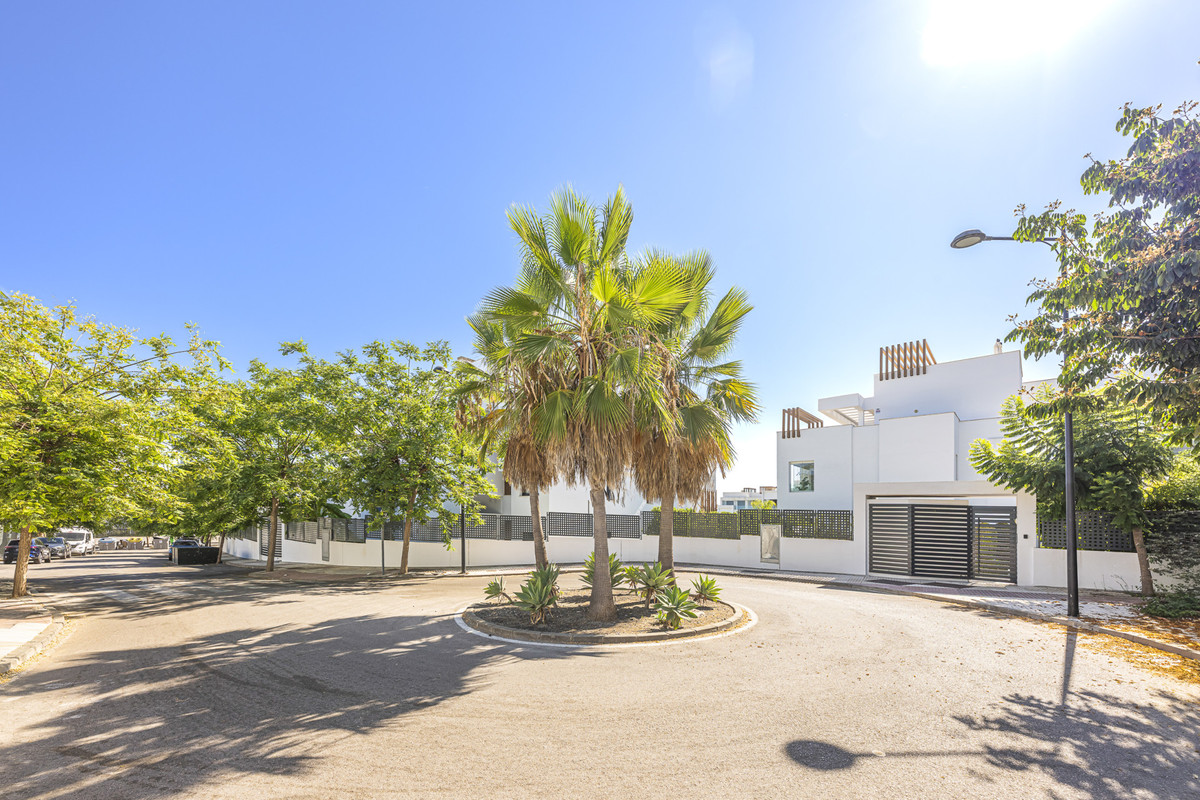 3 Bed Apartment for sale in Estepona Costa Del Sol, Málaga, Spain