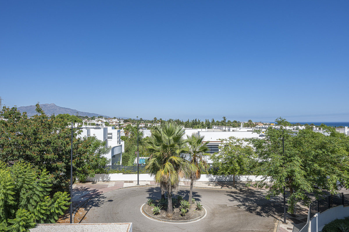 3 Bed Apartment for sale in Estepona Costa Del Sol, Málaga, Spain