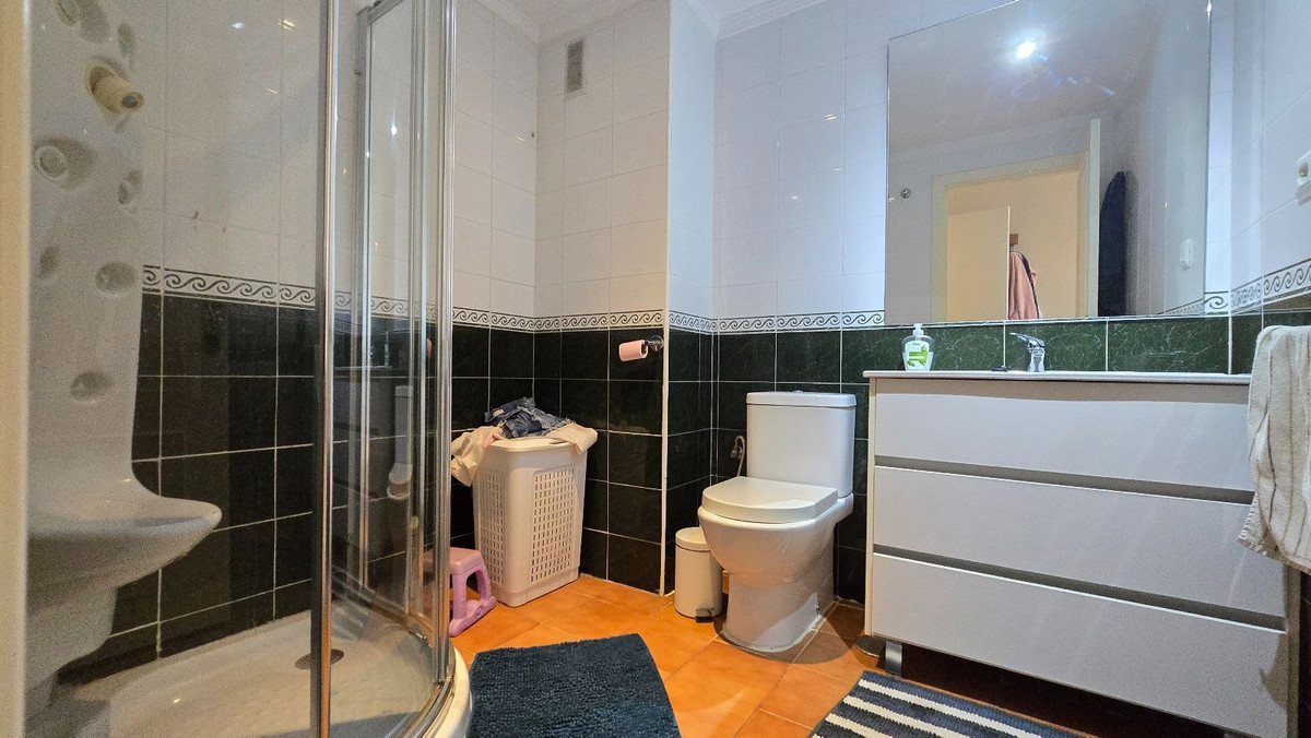Se vende Apartamento Planta Baja de 3 dormitorios en Costa Del Sol, Málaga, España