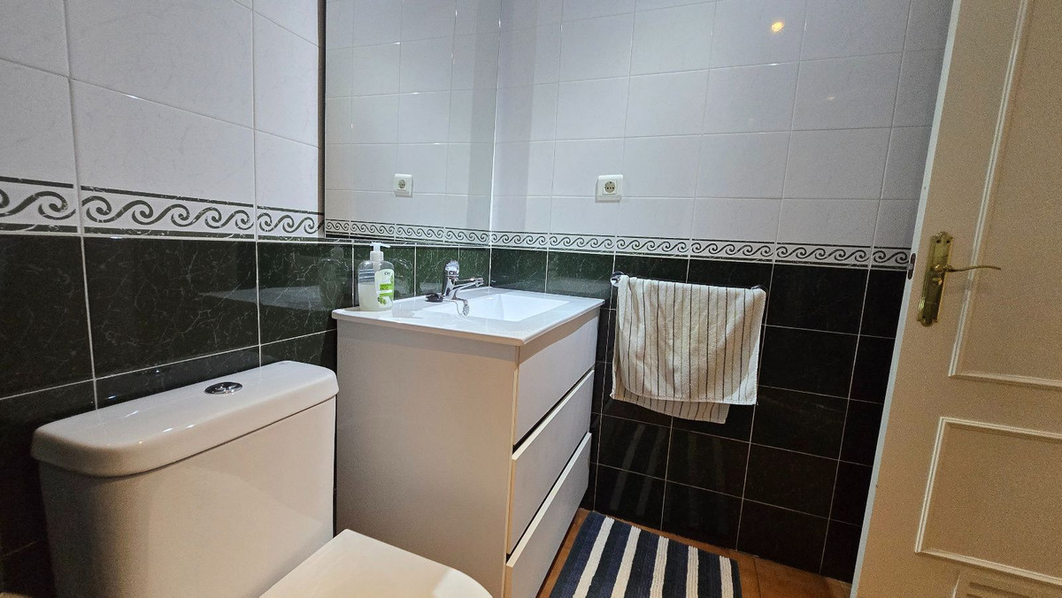 Se vende Apartamento Planta Baja de 3 dormitorios en Costa Del Sol, Málaga, España