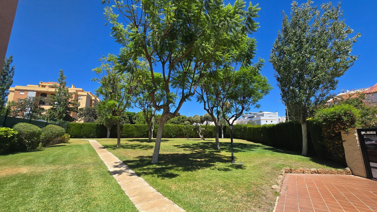 Se vende Apartamento Planta Baja de 3 dormitorios en Costa Del Sol, Málaga, España