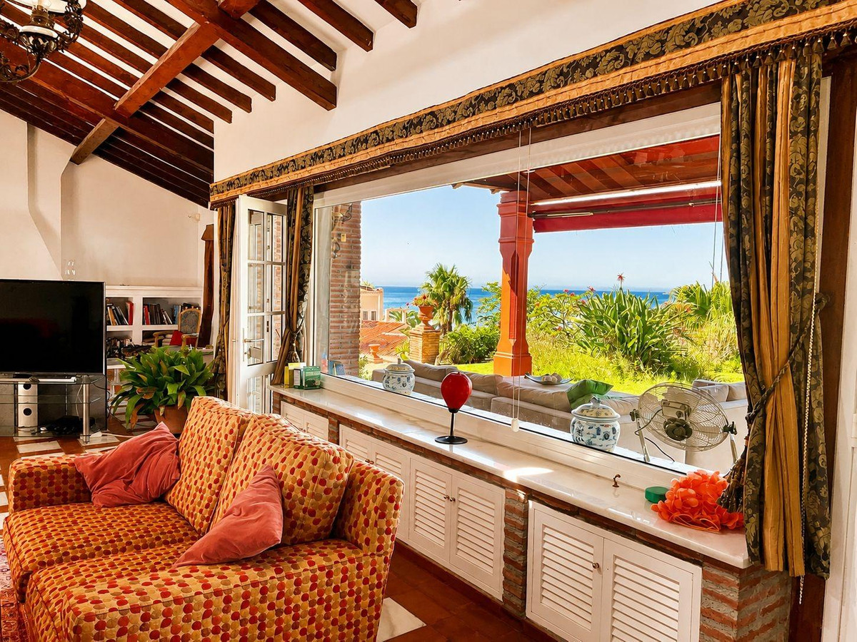 8 Bed Townhouse for sale in Torrequebrada Costa Del Sol, Málaga, Spain
