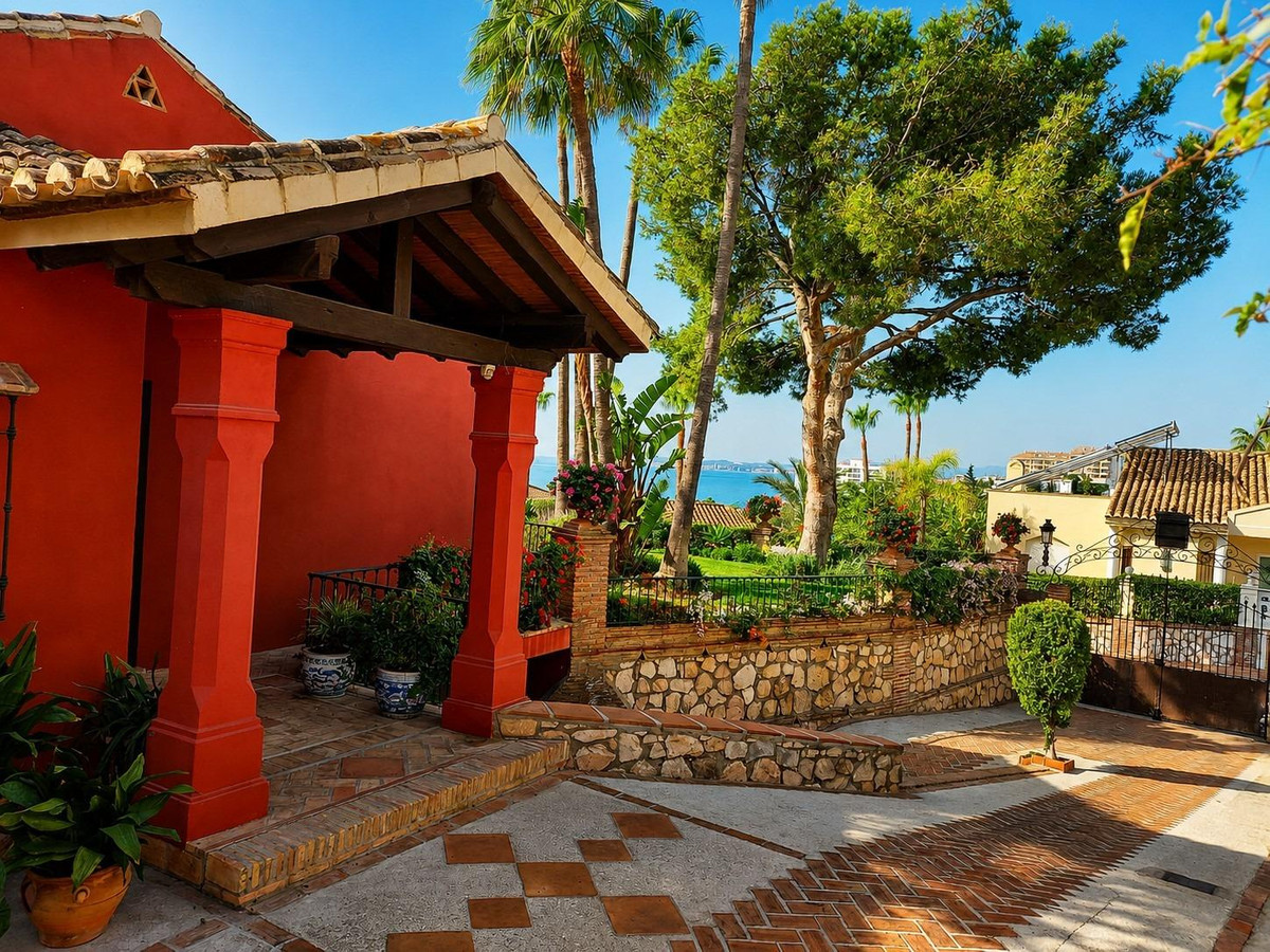 8 Bed Townhouse for sale in Torrequebrada Costa Del Sol, Málaga, Spain