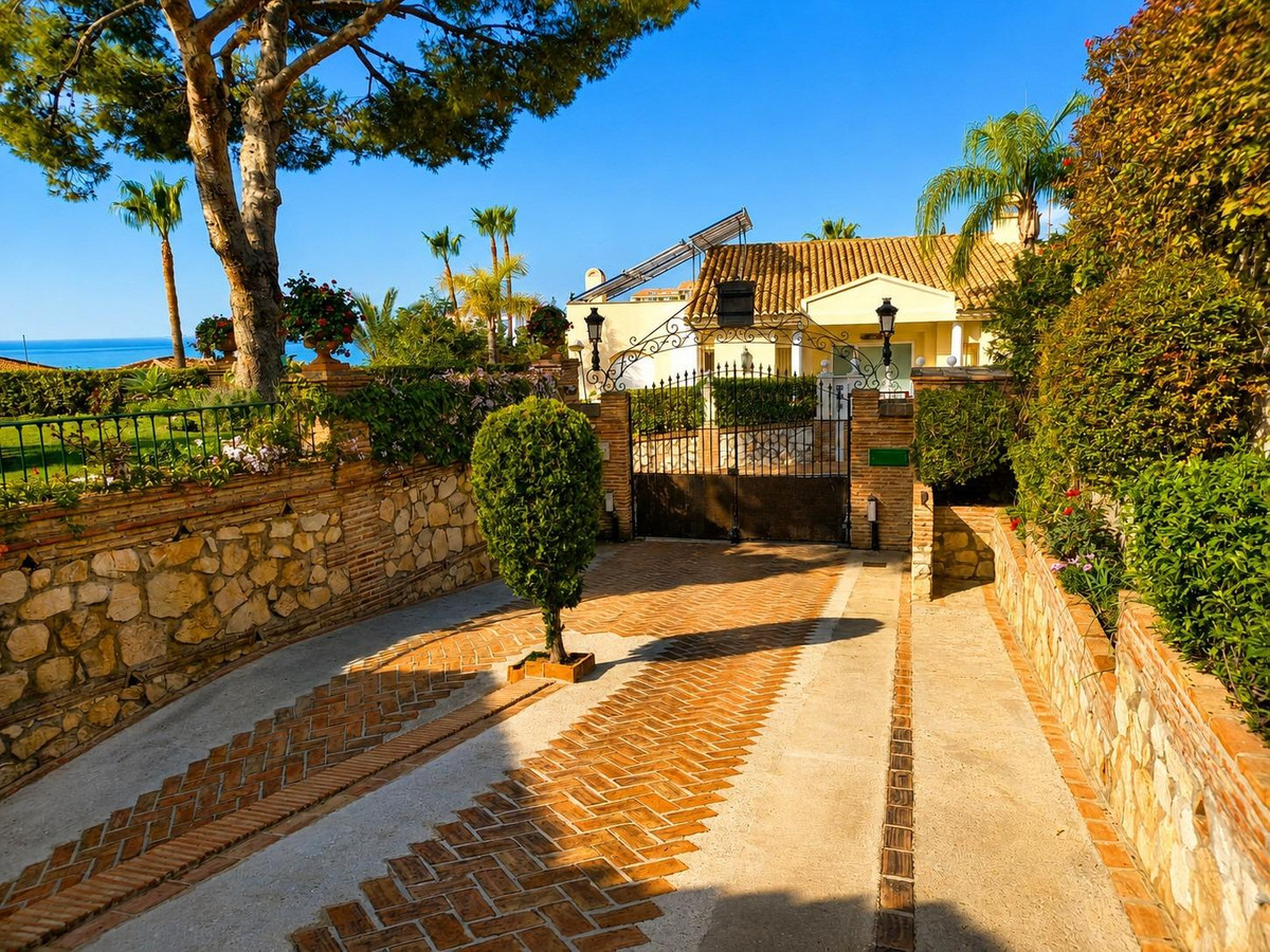 8 Bed Townhouse for sale in Torrequebrada Costa Del Sol, Málaga, Spain