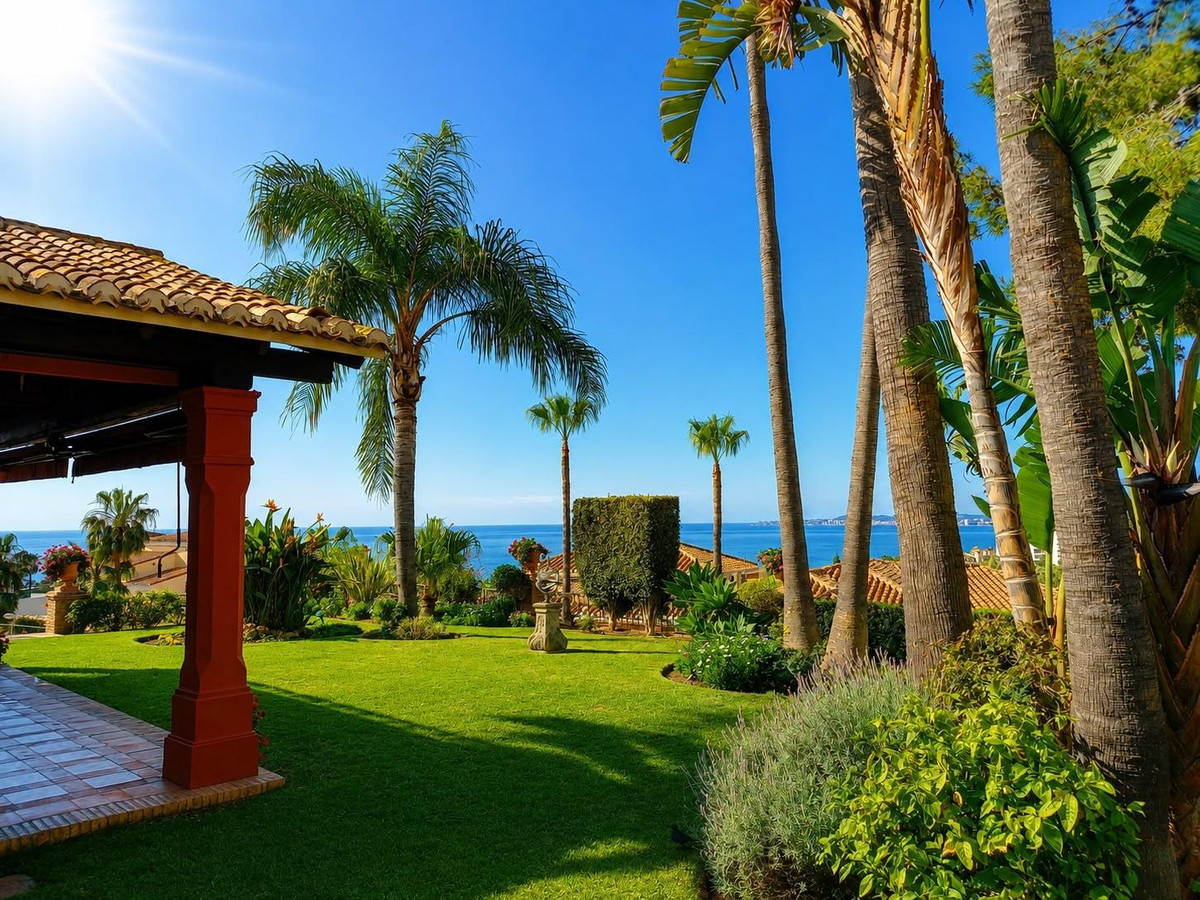 8 Bed Townhouse for sale in Torrequebrada Costa Del Sol, Málaga, Spain