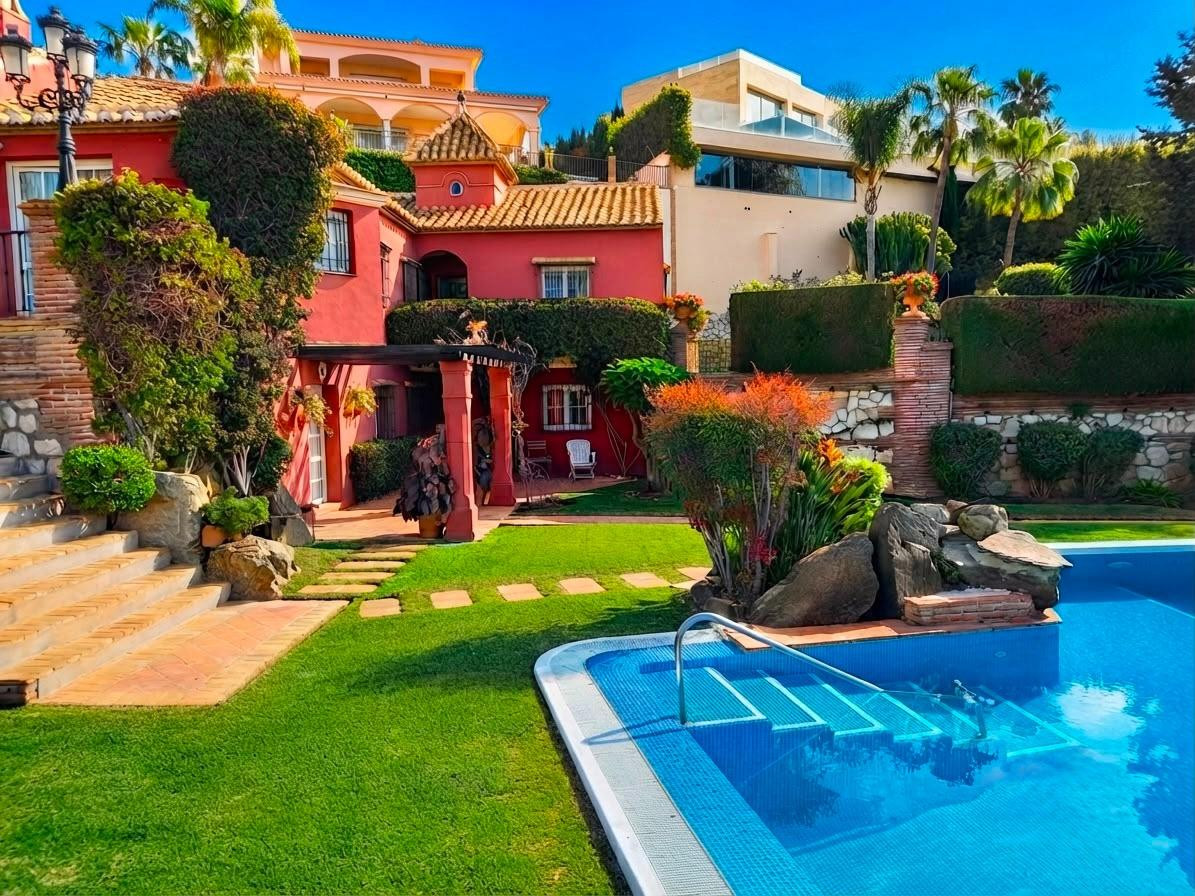 8 Bed Townhouse for sale in Torrequebrada Costa Del Sol, Málaga, Spain