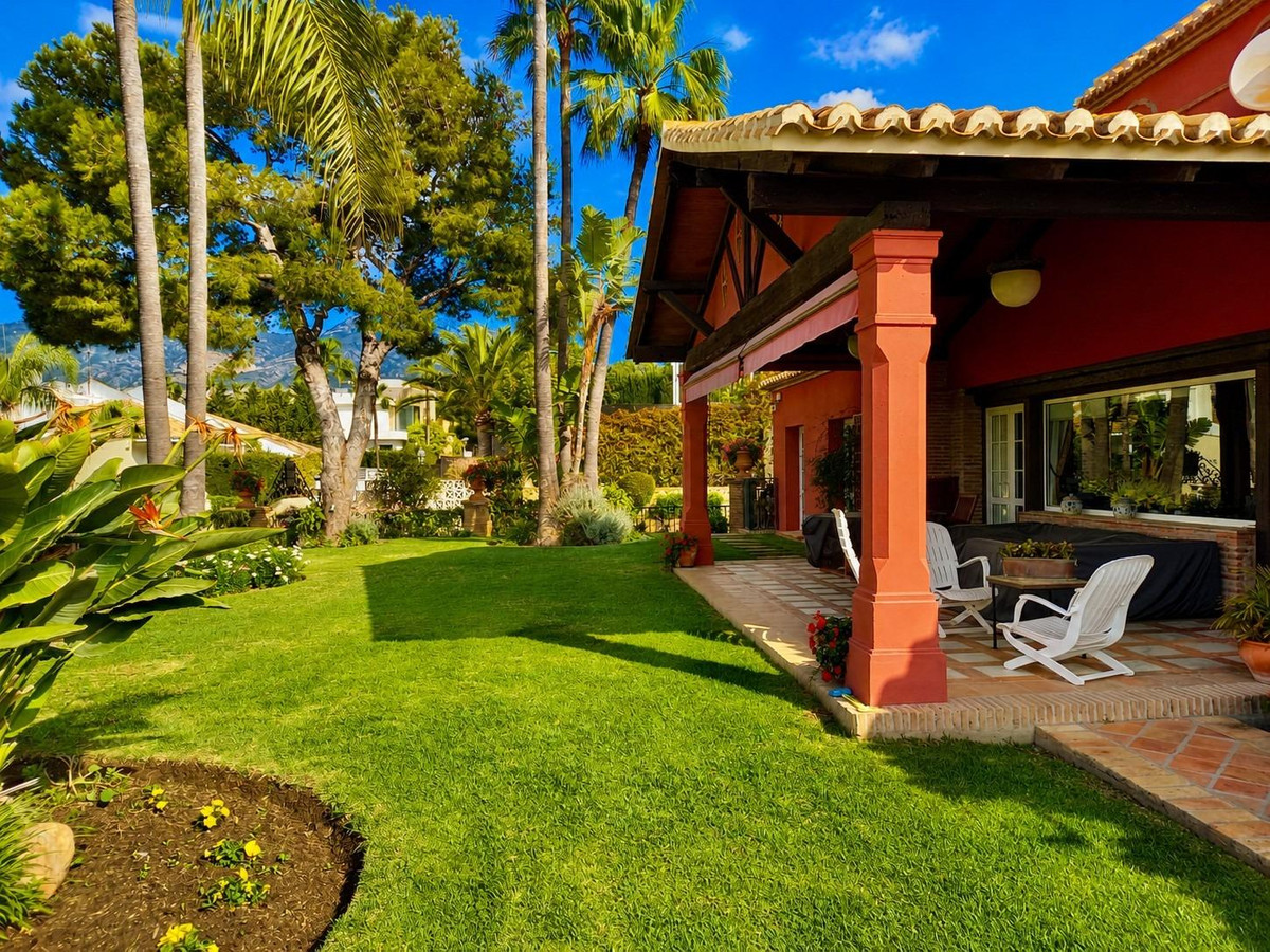 8 Bed Townhouse for sale in Torrequebrada Costa Del Sol, Málaga, Spain