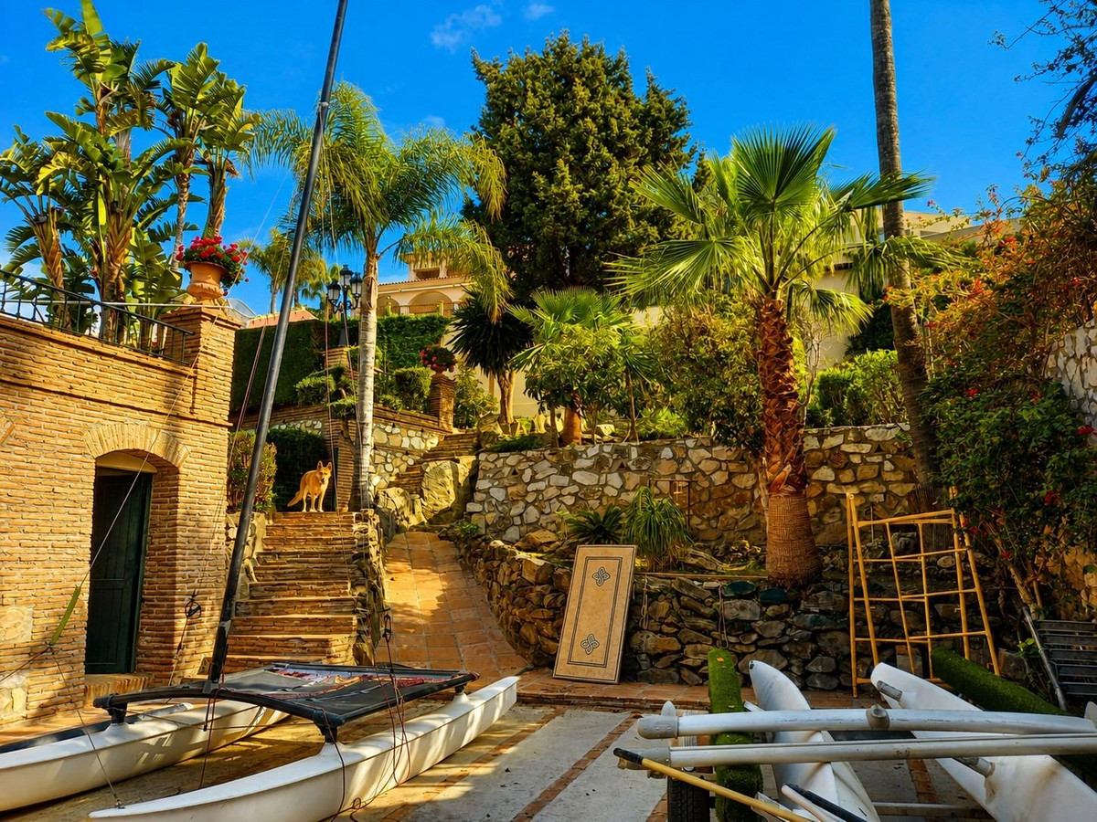 8 Bed Townhouse for sale in Torrequebrada Costa Del Sol, Málaga, Spain