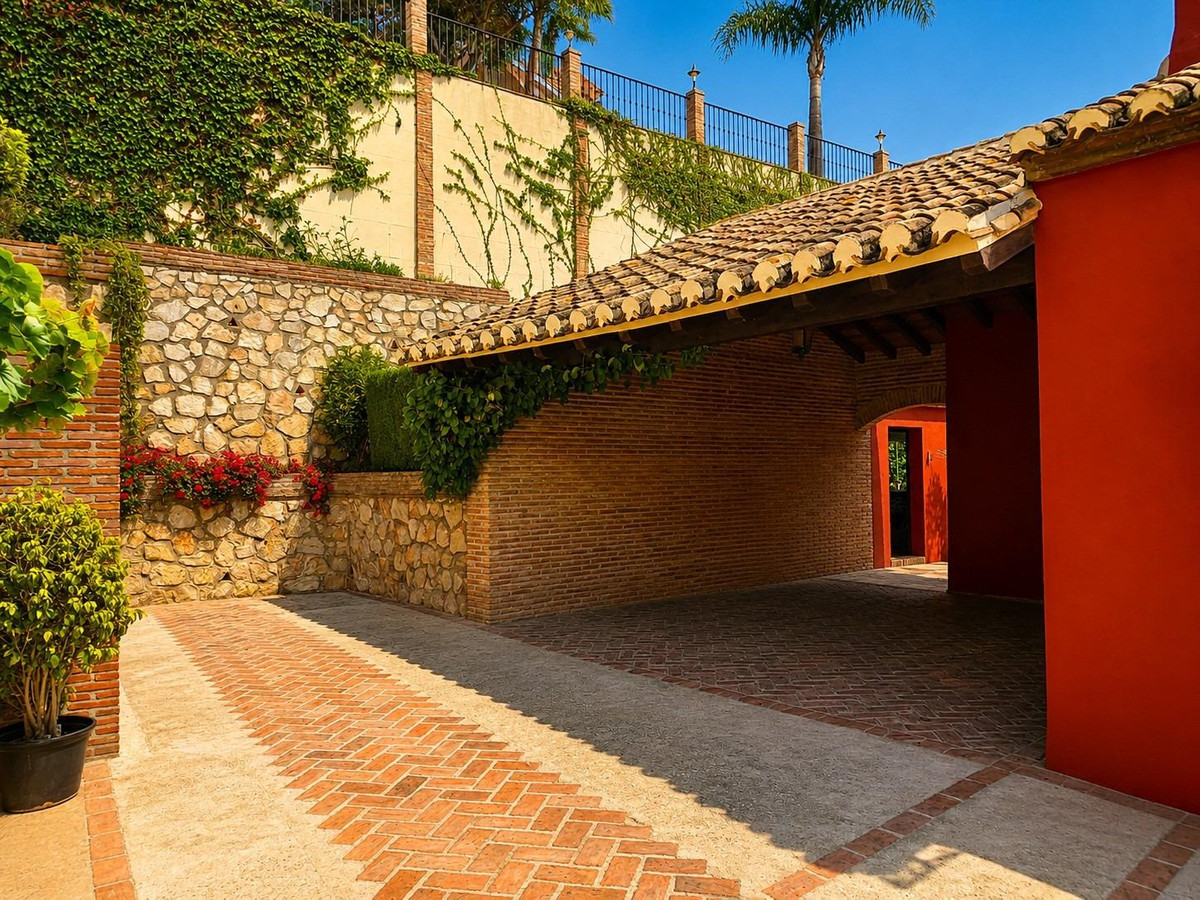 8 Bed Townhouse for sale in Torrequebrada Costa Del Sol, Málaga, Spain