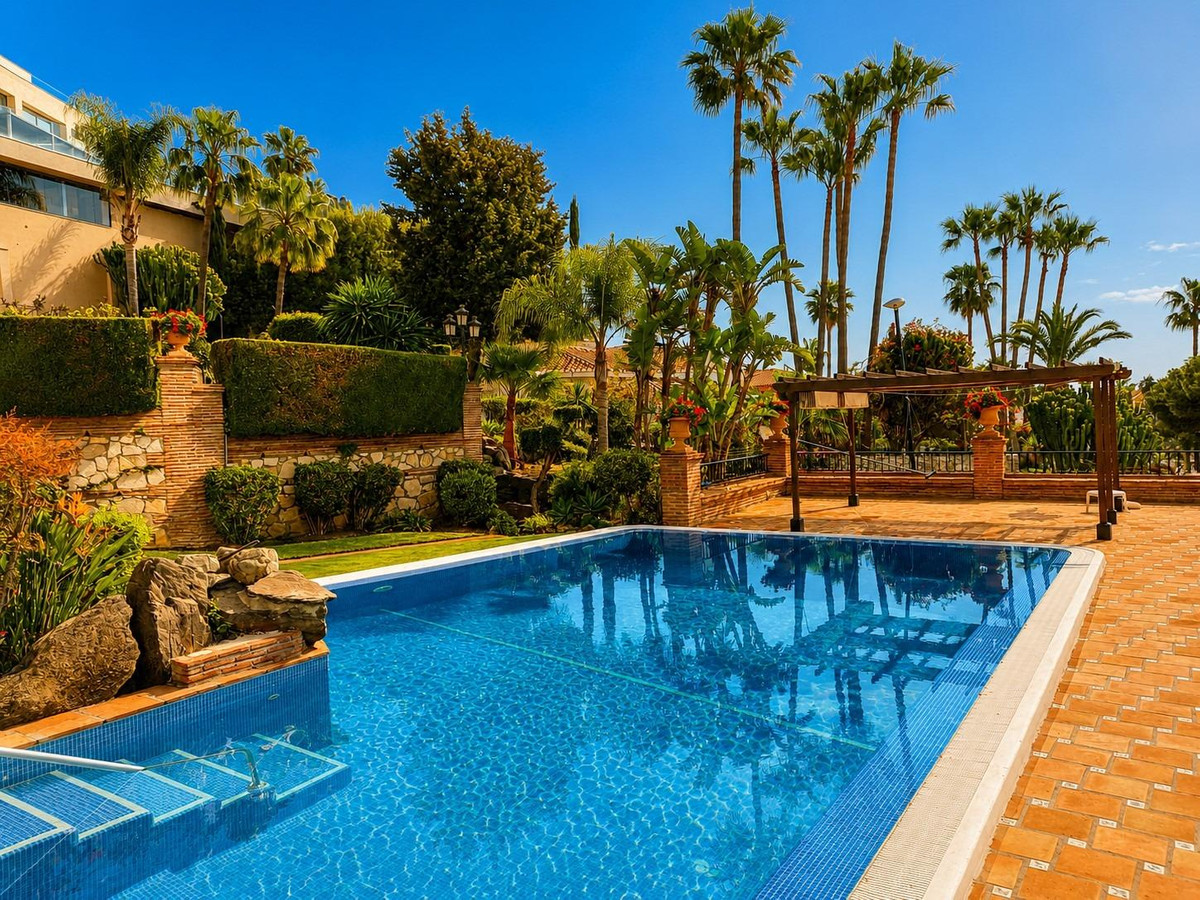 8 Bed Townhouse for sale in Torrequebrada Costa Del Sol, Málaga, Spain