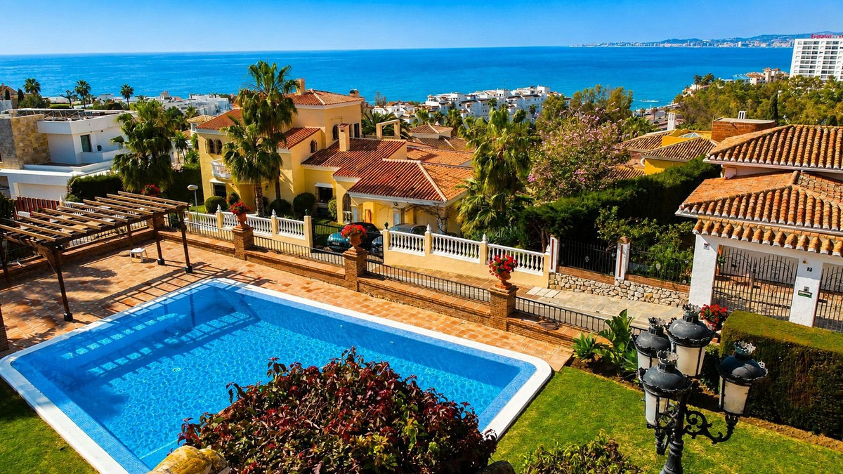 8 Bed Townhouse for sale in Torrequebrada Costa Del Sol, Málaga, Spain