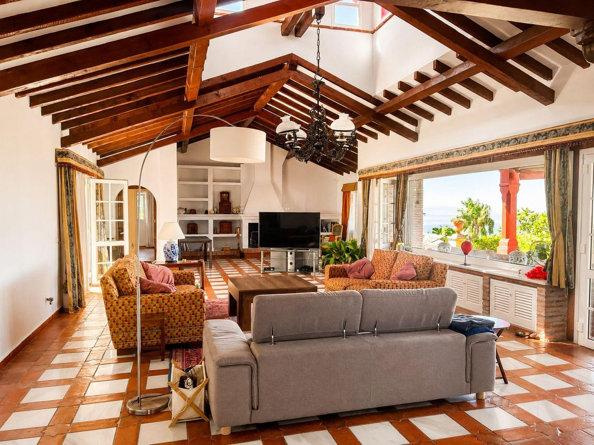 8 Bed Townhouse for sale in Torrequebrada Costa Del Sol, Málaga, Spain