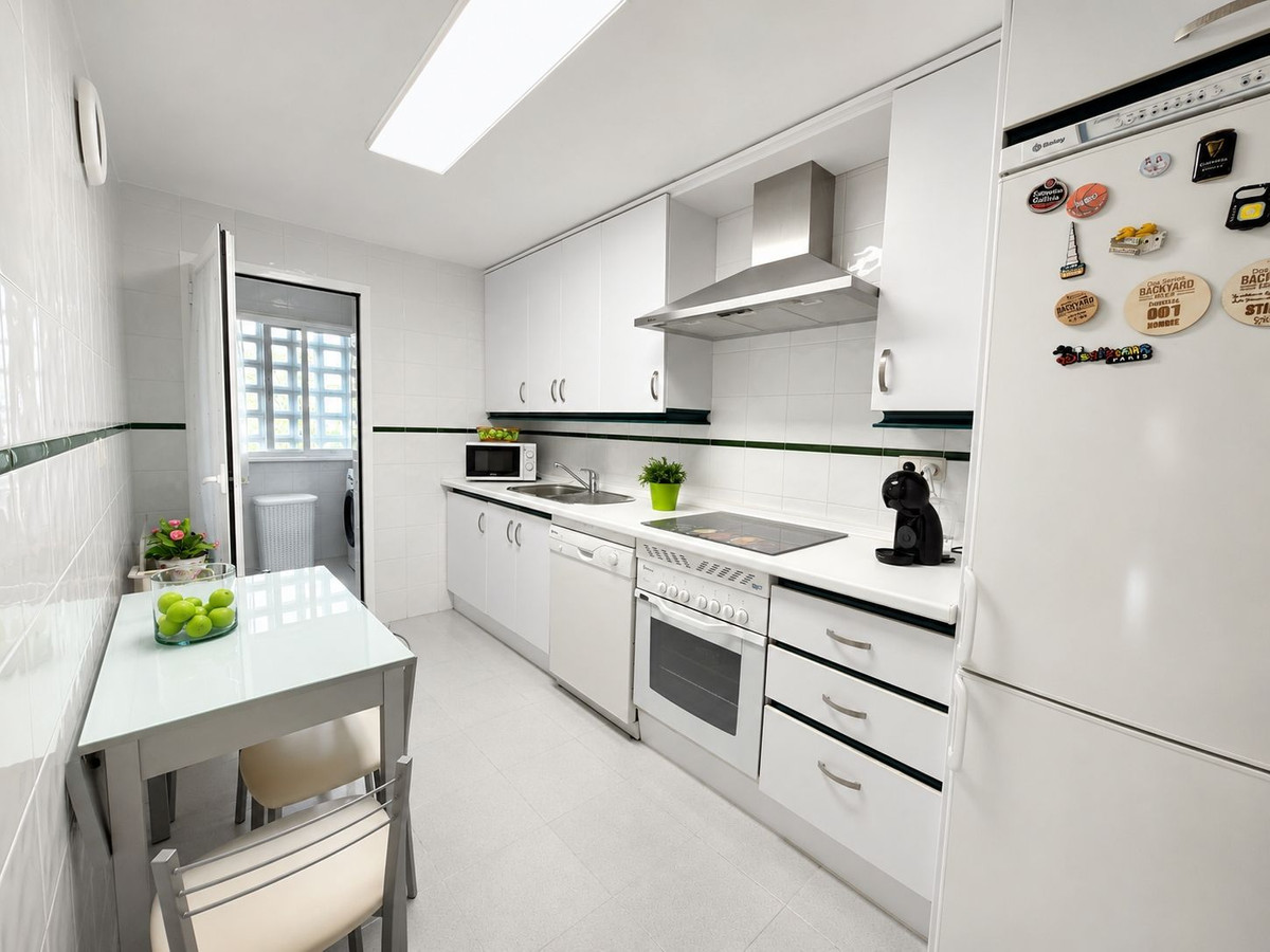 Se vende Apartamento Planta Media de 2 dormitorios en Costa Del Sol, Málaga, España