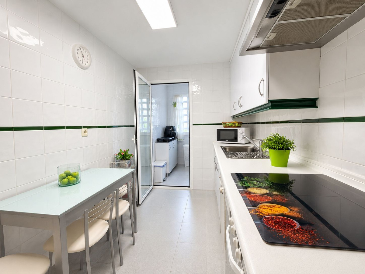 Se vende Apartamento Planta Media de 2 dormitorios en Costa Del Sol, Málaga, España