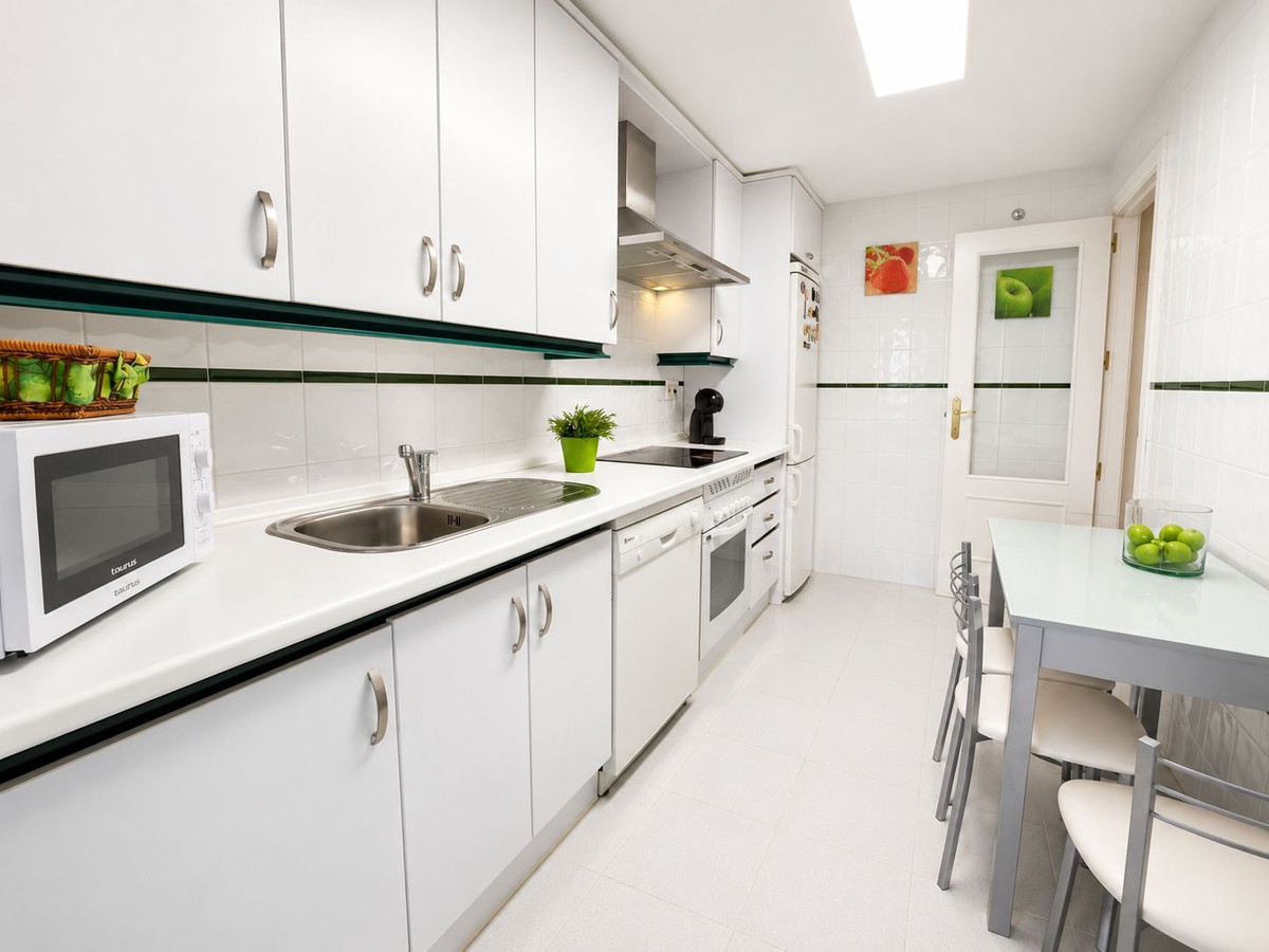 Se vende Apartamento Planta Media de 2 dormitorios en Costa Del Sol, Málaga, España