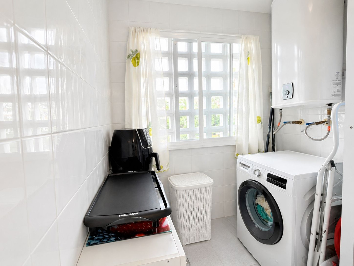 Se vende Apartamento Planta Media de 2 dormitorios en Costa Del Sol, Málaga, España