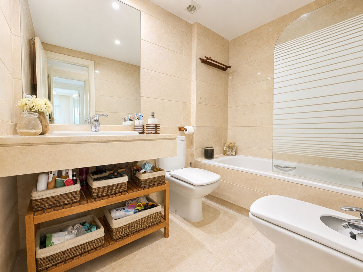 Se vende Apartamento Planta Media de 2 dormitorios en Costa Del Sol, Málaga, España