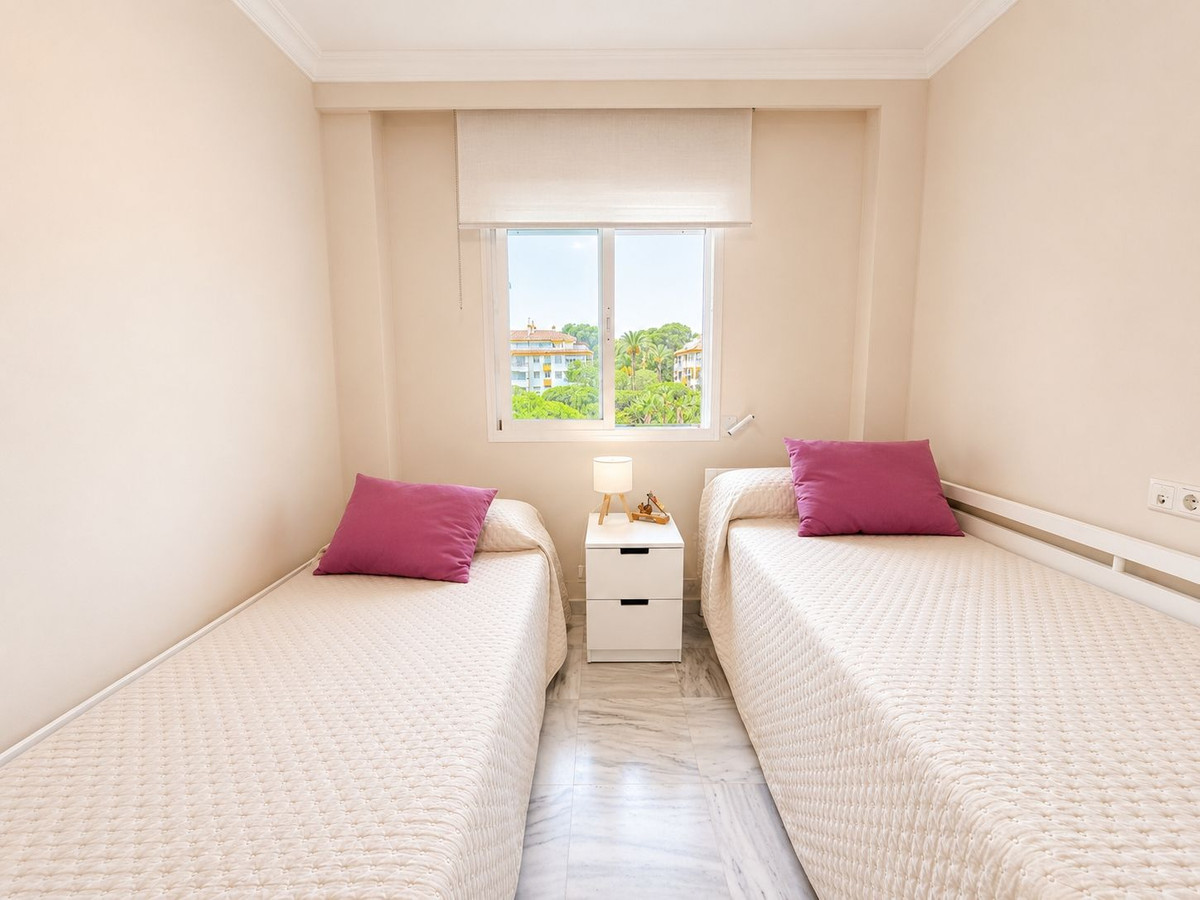 Se vende Apartamento Planta Media de 2 dormitorios en Costa Del Sol, Málaga, España