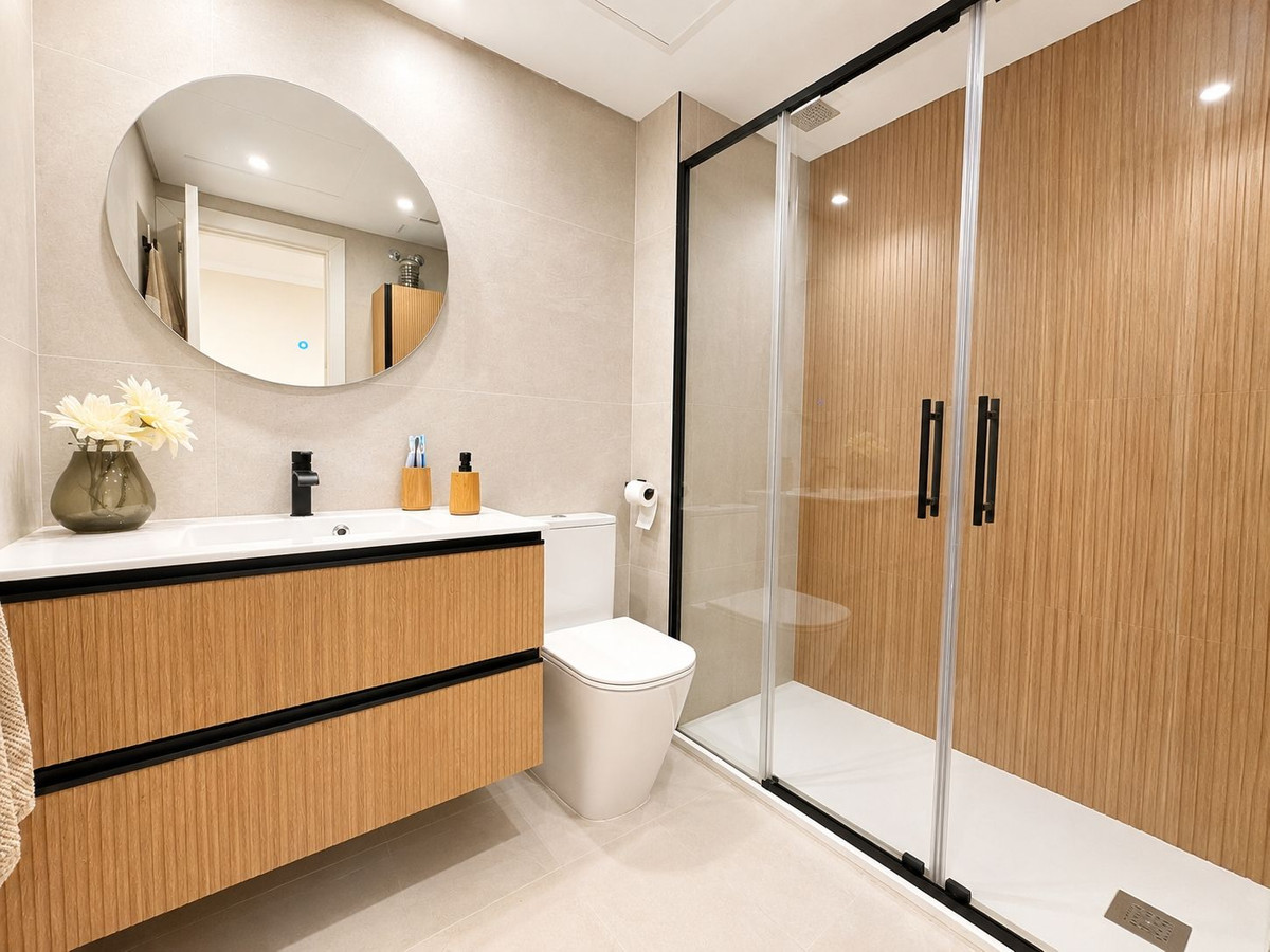 Se vende Apartamento Planta Media de 2 dormitorios en Costa Del Sol, Málaga, España