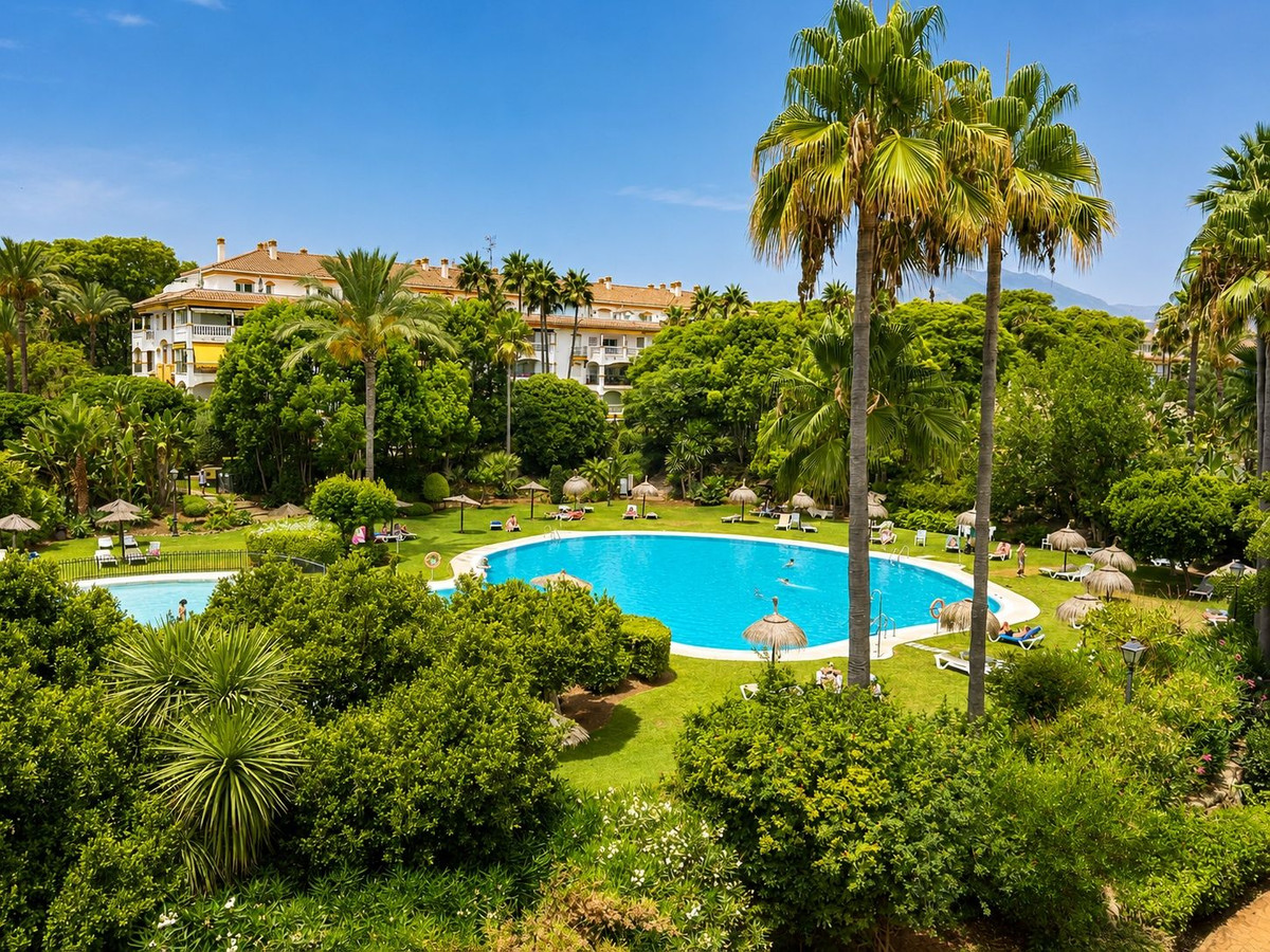 Se vende Apartamento Planta Media de 2 dormitorios en Costa Del Sol, Málaga, España