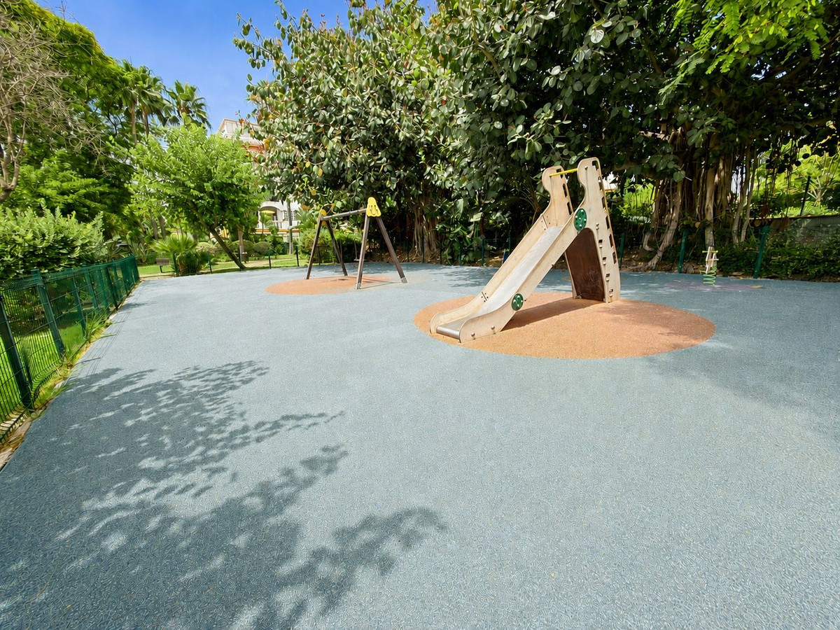 Se vende Apartamento Planta Media de 2 dormitorios en Costa Del Sol, Málaga, España