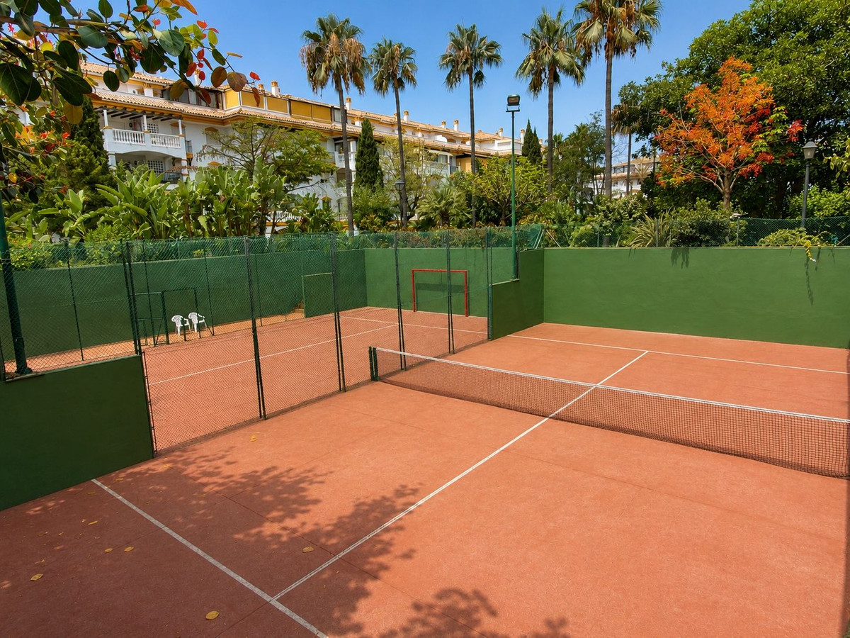 Se vende Apartamento Planta Media de 2 dormitorios en Costa Del Sol, Málaga, España