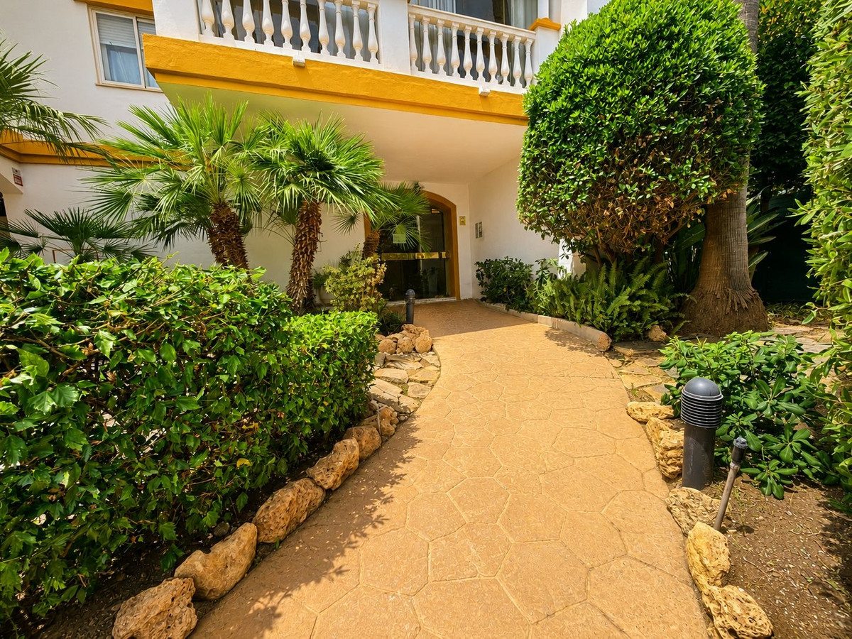 Se vende Apartamento Planta Media de 2 dormitorios en Costa Del Sol, Málaga, España