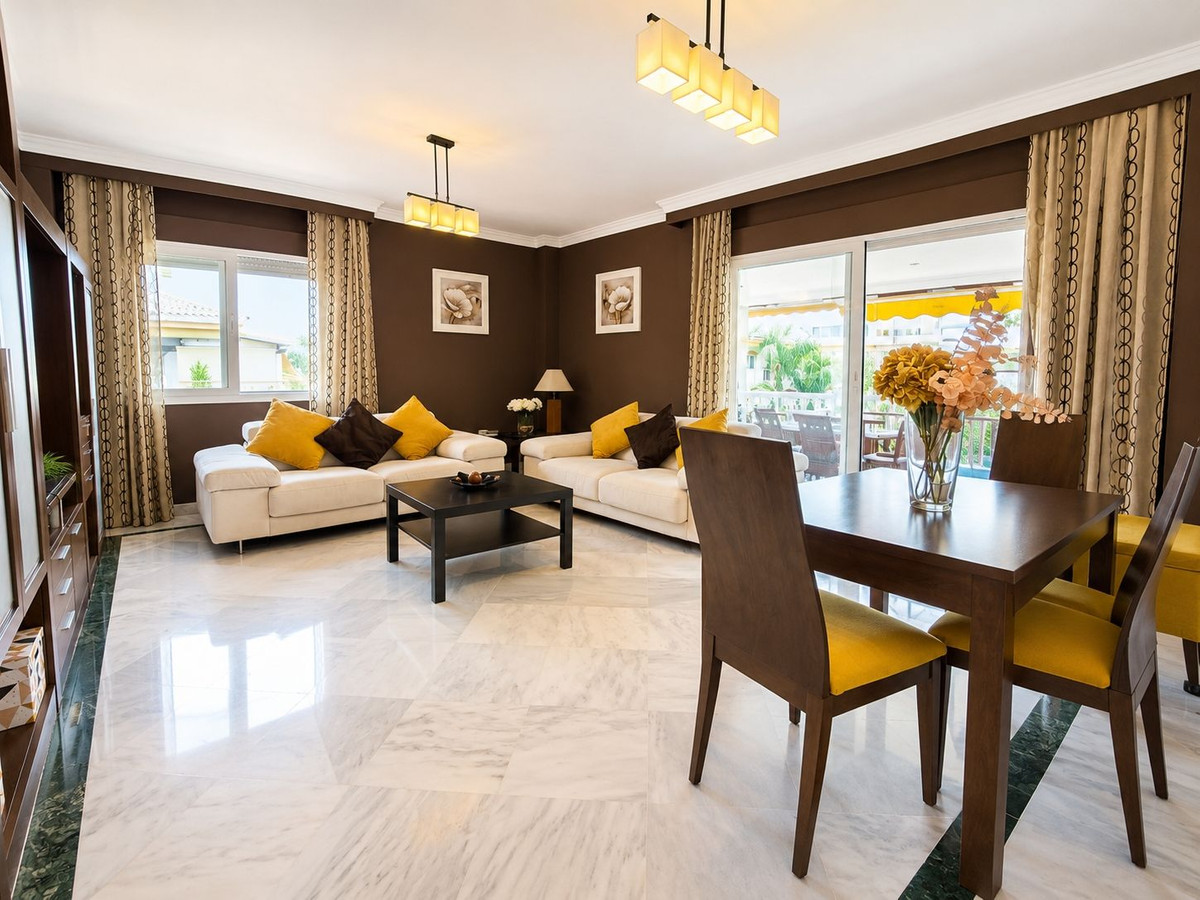Se vende Apartamento Planta Media de 2 dormitorios en Costa Del Sol, Málaga, España