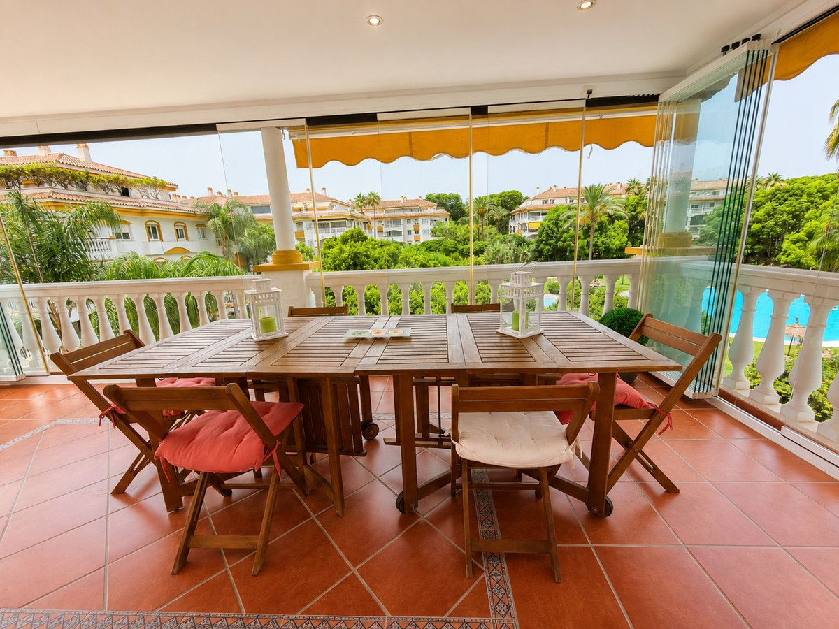 Se vende Apartamento Planta Media de 2 dormitorios en Costa Del Sol, Málaga, España
