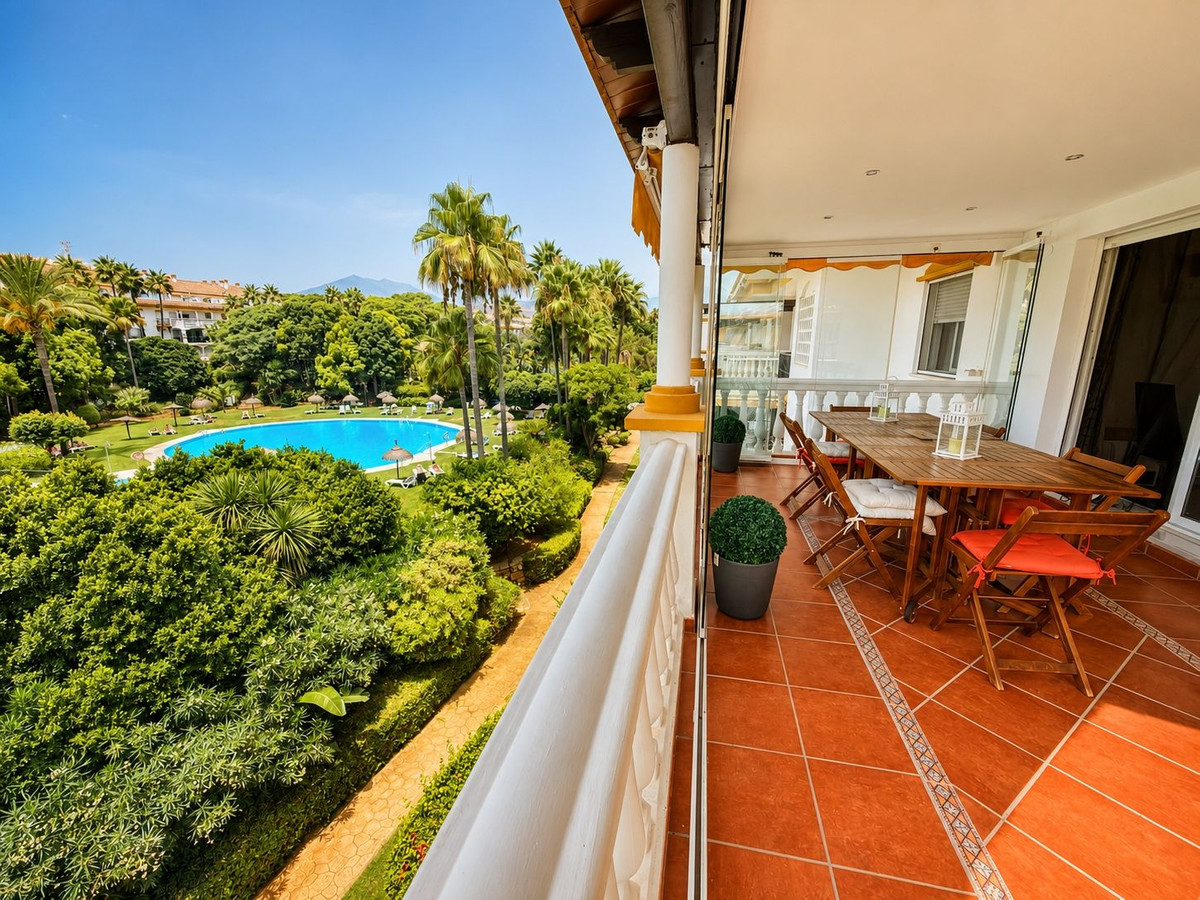 Se vende Apartamento Planta Media de 2 dormitorios en Costa Del Sol, Málaga, España