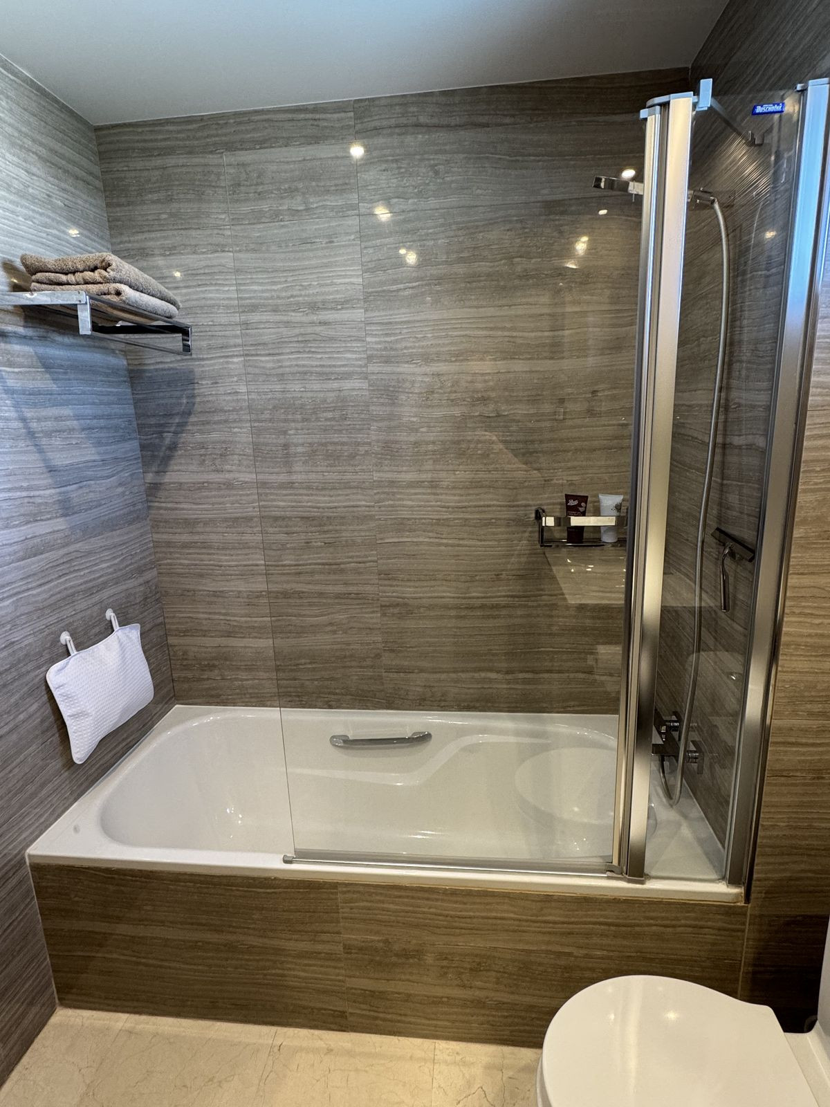 Se vende Apartamento Planta Media de 3 dormitorios en Costa Del Sol, Málaga, España
