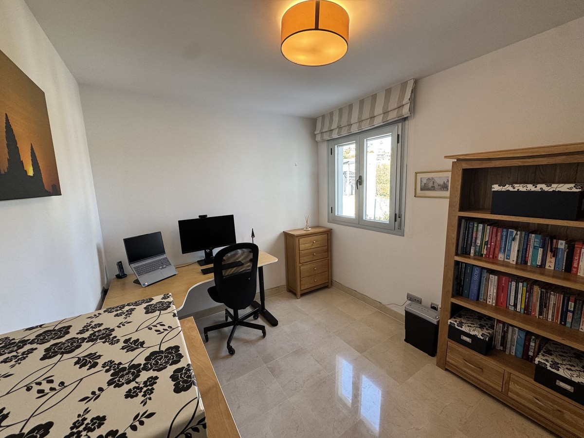 Se vende Apartamento Planta Media de 3 dormitorios en Costa Del Sol, Málaga, España
