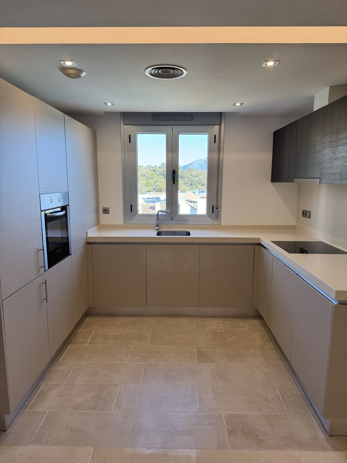 Se vende Apartamento Planta Media de 3 dormitorios en Costa Del Sol, Málaga, España