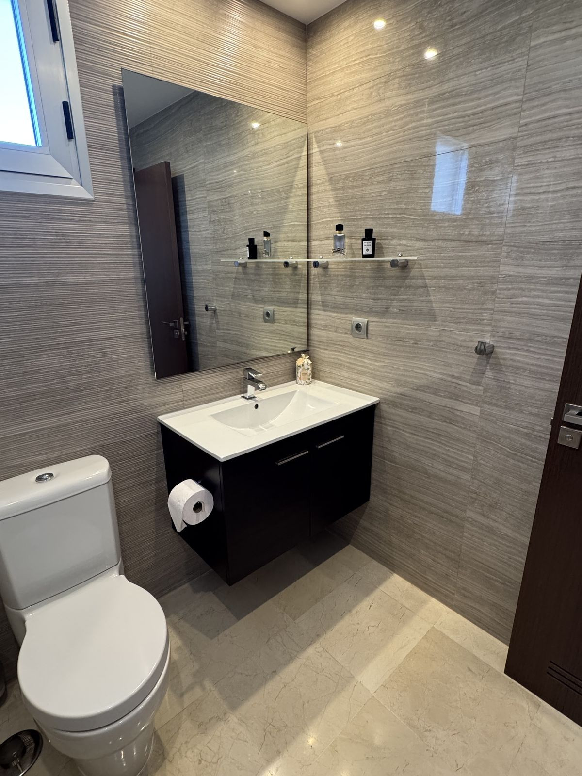 Se vende Apartamento Planta Media de 3 dormitorios en Costa Del Sol, Málaga, España