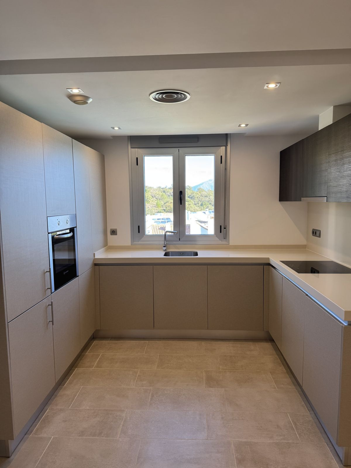 Se vende Apartamento Planta Media de 3 dormitorios en Costa Del Sol, Málaga, España