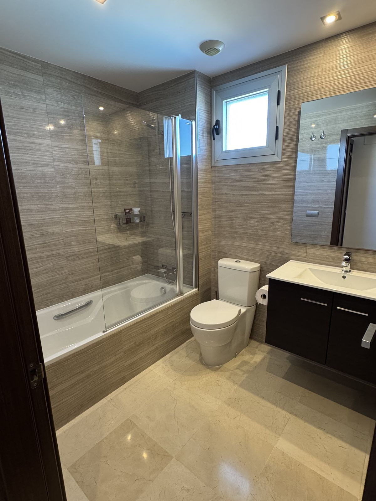 Se vende Apartamento Planta Media de 3 dormitorios en Costa Del Sol, Málaga, España