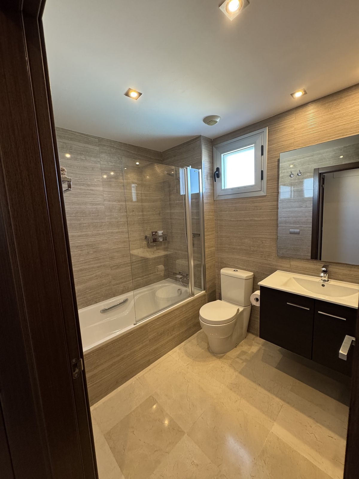 Se vende Apartamento Planta Media de 3 dormitorios en Costa Del Sol, Málaga, España