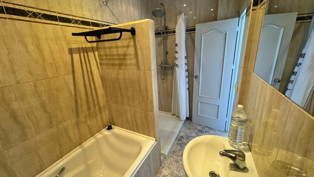 Se vende Apartamento Planta Media de 3 dormitorios en Costa Del Sol, Málaga, España