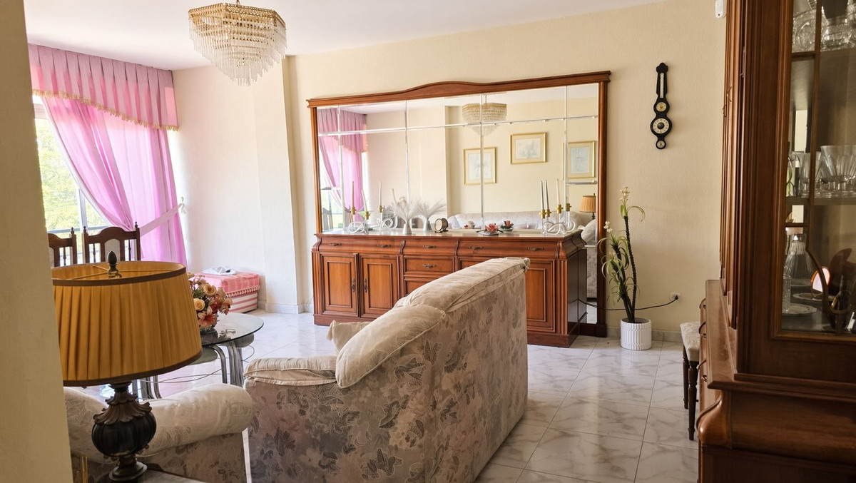 Se vende Apartamento Planta Media de 3 dormitorios en Costa Del Sol, Málaga, España