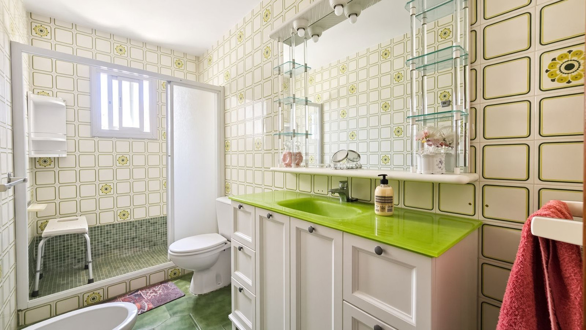 Se vende Apartamento Planta Media de 3 dormitorios en Costa Del Sol, Málaga, España