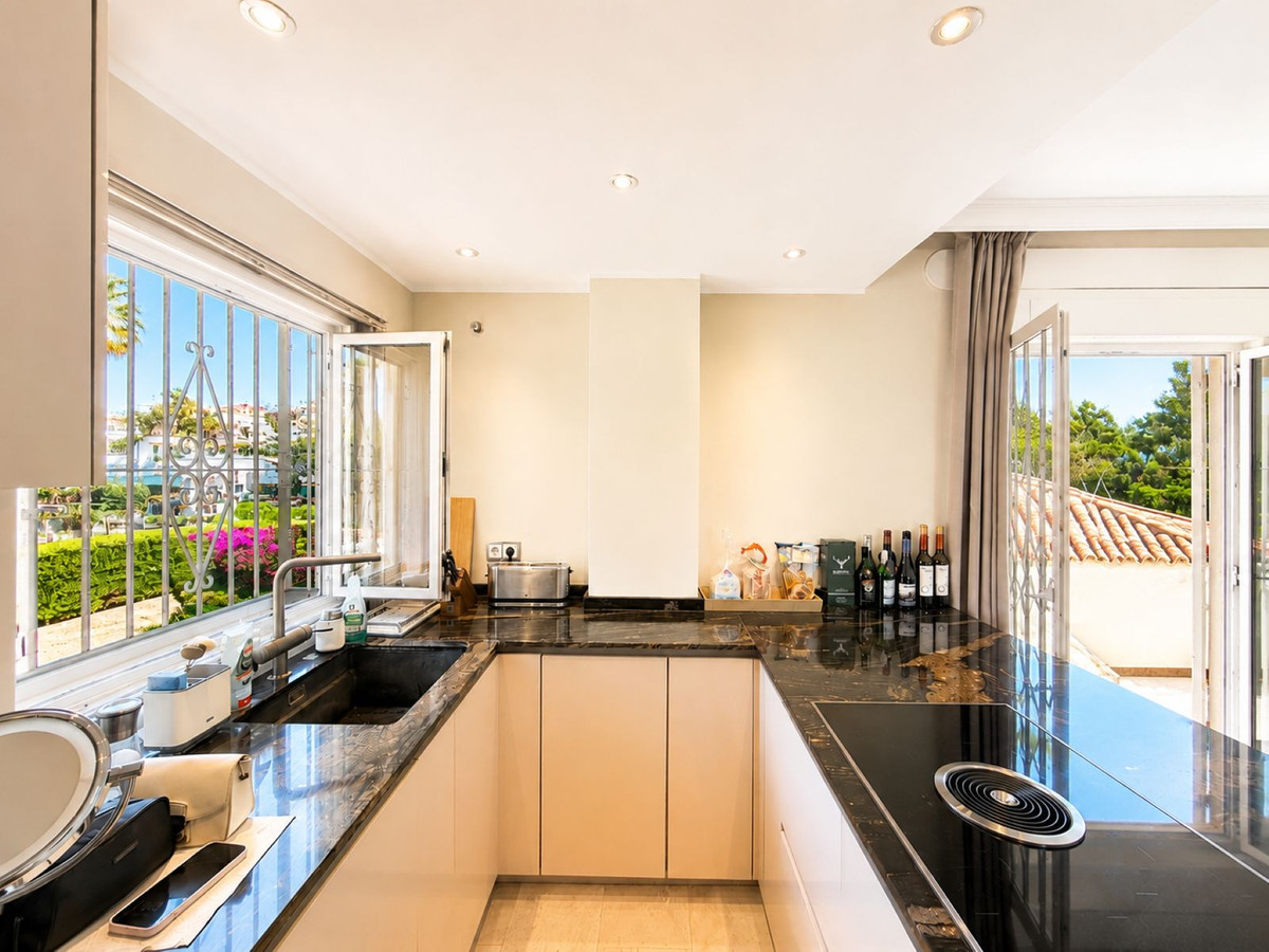 3 Bed Apartment for sale in Estepona Costa Del Sol, Málaga, Spain